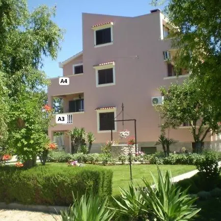 In Lejlighed